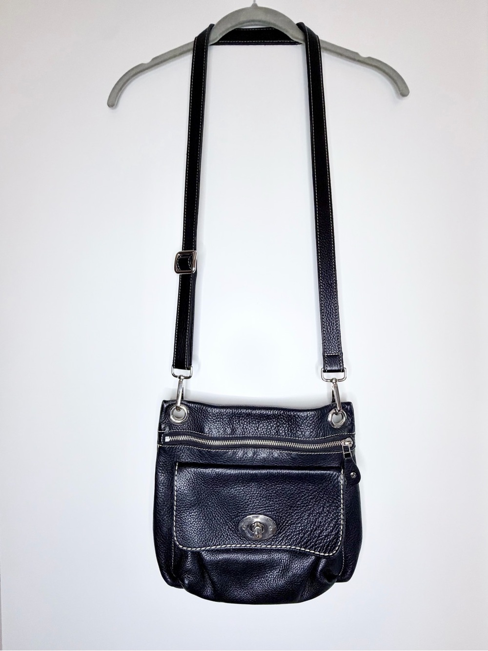 Roots Classic Black Leather Crossbody Bag - The Villager Bag